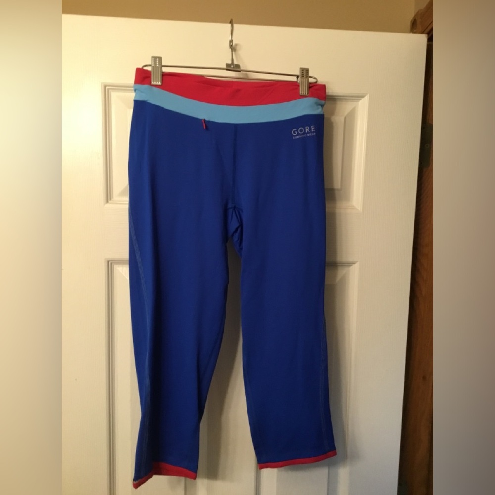 Lady’s 3/4 length running tights.